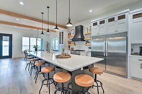 Luxury Lake Granbury Cliffside Home w/ Deck!