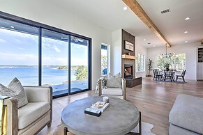 Luxury Lake Granbury Cliffside Home w/ Deck!