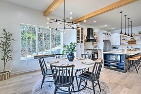 Luxury Lake Granbury Cliffside Home w/ Deck!