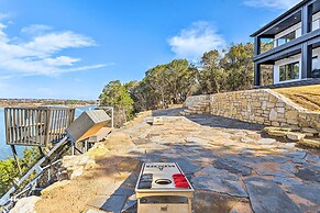 Luxury Lake Granbury Cliffside Home w/ Deck!