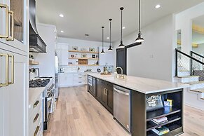 Luxury Lake Granbury Cliffside Home w/ Deck!