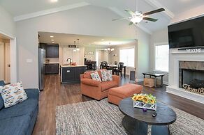 Quiet Family Home 15 Mi to Dtwn Huntsville!