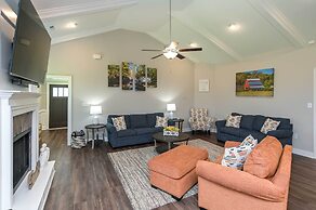 Quiet Family Home 15 Mi to Dtwn Huntsville!