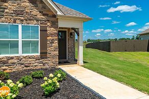 Quiet Family Home 15 Mi to Dtwn Huntsville!