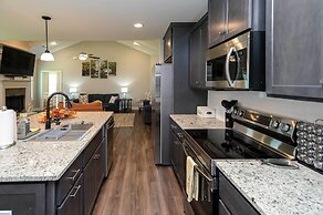 Quiet Family Home 15 Mi to Dtwn Huntsville!