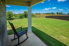 Quiet Family Home 15 Mi to Dtwn Huntsville!