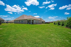 Quiet Family Home 15 Mi to Dtwn Huntsville!