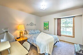 Serene Monument Sanctuary w/ Patio & Fire Pit!