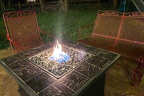Serene Monument Sanctuary w/ Patio & Fire Pit!