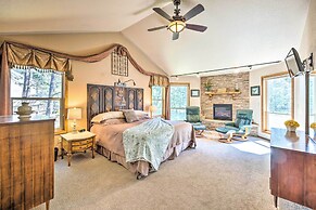 Serene Monument Sanctuary w/ Patio & Fire Pit!