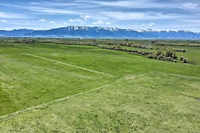 'the Farmstead' on 10 Acres w/ Mountain Views!