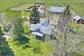 'the Farmstead' on 10 Acres w/ Mountain Views!