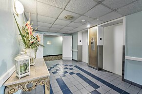 Simple North Wildwood Condo - Steps to Beach!