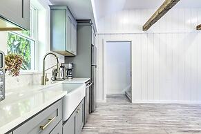 Modern Escape w/ Fire Pit, Near Lake Waramaug