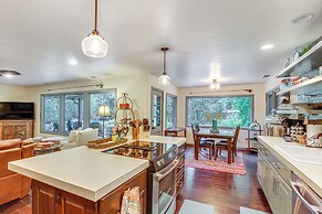 Quiet & Romantic Riverfront Mckenzie Bridge Cabin!