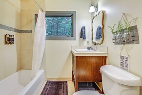 Quiet & Romantic Riverfront Mckenzie Bridge Cabin!