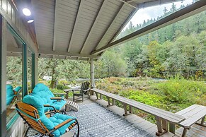 Quiet & Romantic Riverfront Mckenzie Bridge Cabin!