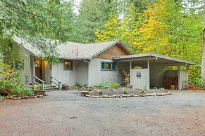 Mckenzie Bridge Cabin: River & Hiking Access!