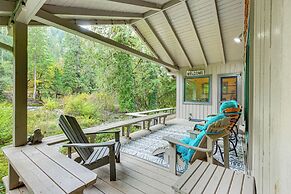Quiet & Romantic Riverfront Mckenzie Bridge Cabin!