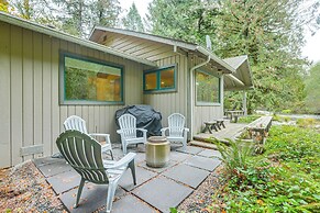 Quiet & Romantic Riverfront Mckenzie Bridge Cabin!