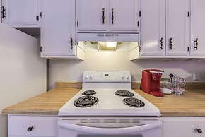 Ruidoso Condo w/ Golf View ~ 17 Mi to Ski Apache!