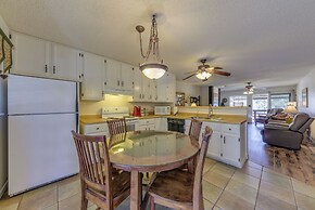 Ruidoso Condo w/ Golf View ~ 17 Mi to Ski Apache!