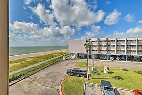 Oceanfront Corpus Christi Condo: Resort Perks!