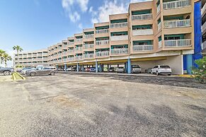 Oceanfront Corpus Christi Condo: Resort Perks!