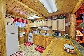 Private 'yaak River Hideaway' w/ Deck & Mtn Views!
