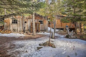 Private 'yaak River Hideaway' w/ Deck & Mtn Views!