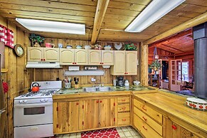 Private 'yaak River Hideaway' w/ Deck & Mtn Views!