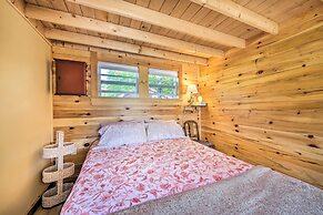 Quaint Oakland Getaway on East Pond Lake!