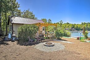 Quaint Oakland Getaway on East Pond Lake!