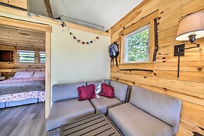 Quaint Oakland Getaway on East Pond Lake!