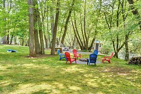 Riverfront Hayesville Retreat: Fishing & Kayaking!