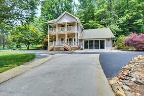 Riverfront Hayesville Retreat: Fishing & Kayaking!