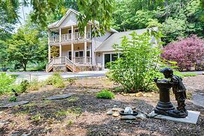 Riverfront Hayesville Retreat: Fishing & Kayaking!