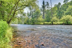 Riverfront Hayesville Retreat: Fishing & Kayaking!