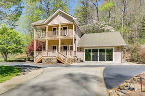 Riverfront Hayesville Retreat: Fishing & Kayaking!