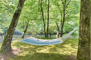 Riverfront Hayesville Retreat: Fishing & Kayaking!