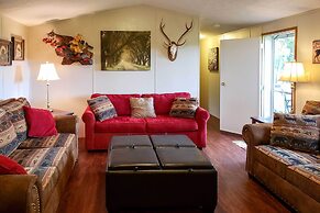 'the Lodge': Klingerstown Home on 180-acre Farm!