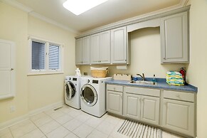 Spacious Lakefront Kentucky Home Rental!