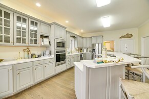 Spacious Lakefront Kentucky Home Rental!