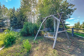 Spacious Pinedale Home w/ Mountain Range View