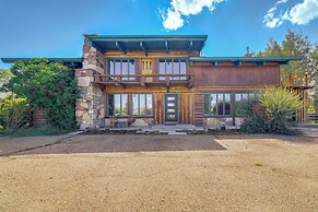 Spacious Pinedale Home w/ Mountain Range View