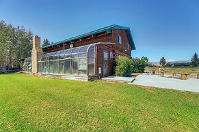 Spacious Pinedale Home w/ Mountain Range View