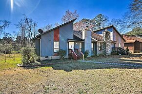 Updated Fayetville Townhome-away-from-home w/ Yard