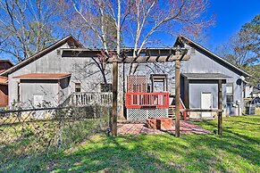 Updated Fayetville Townhome-away-from-home w/ Yard