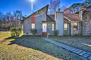 Updated Fayetville Townhome-away-from-home w/ Yard