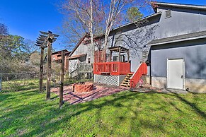 Updated Fayetville Townhome-away-from-home w/ Yard